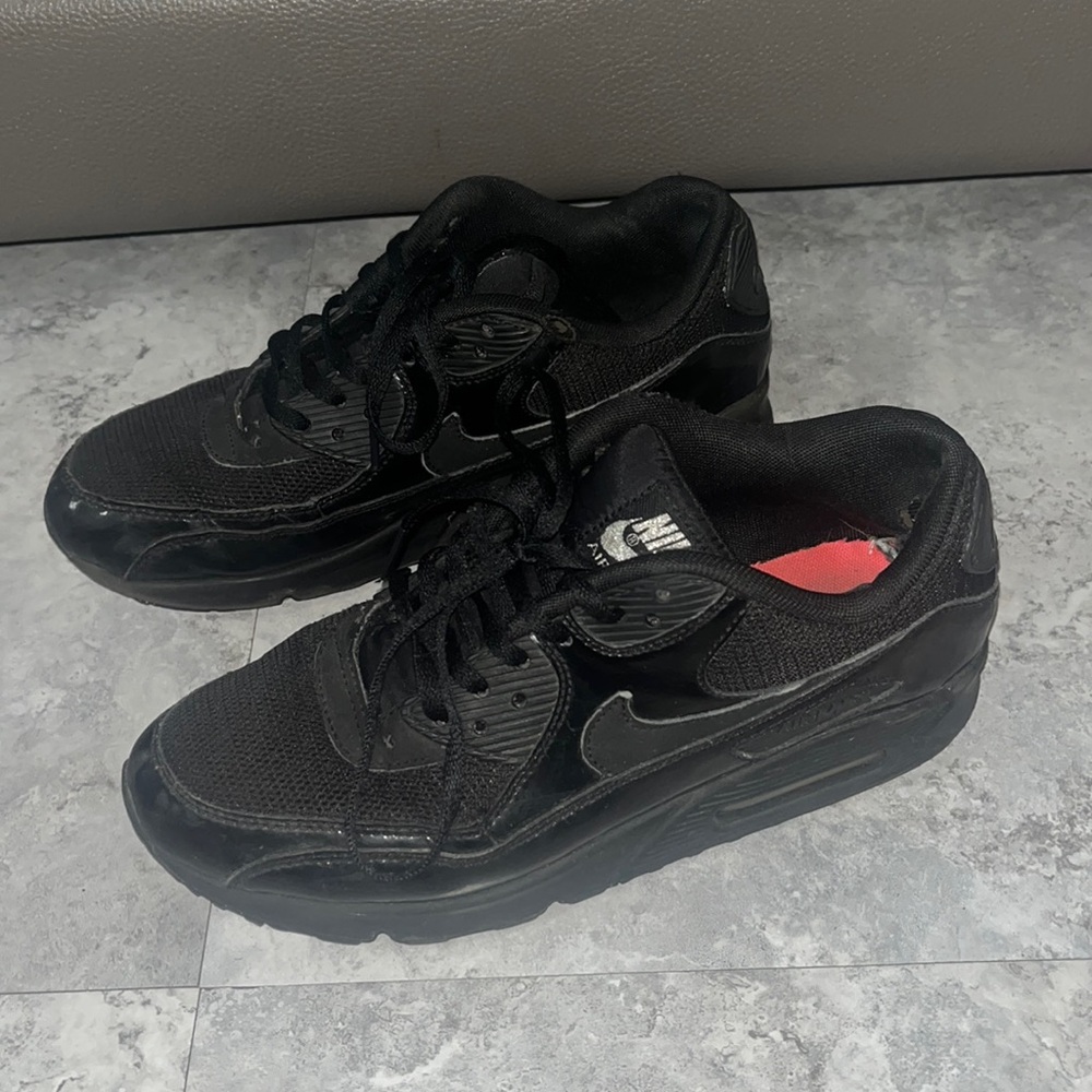 NIKE BLACK AIR MAX